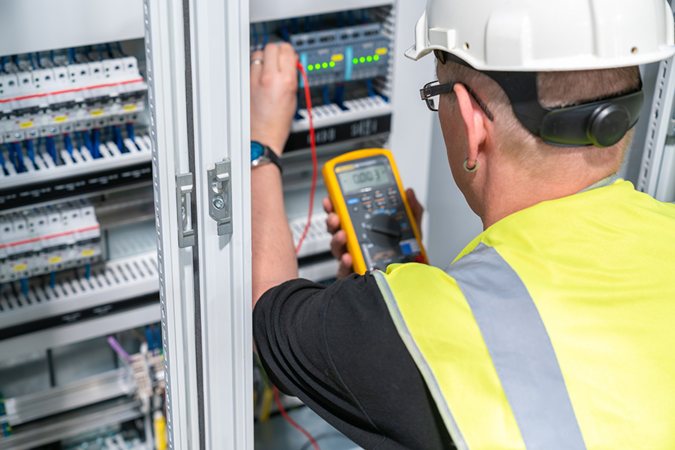 Elektroanlagen-Kontrolle bei Elektro Baumgartner GmbH in Willmering
